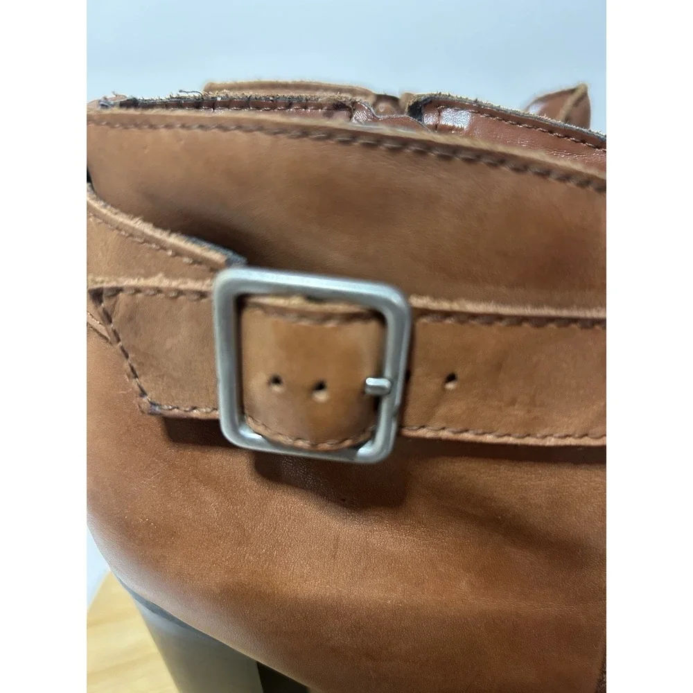 Liz Claiborne Tan Brown Leather 3.5
